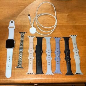 Apple Watch SE GPS, 40mm Silver Aluminum Case with bands